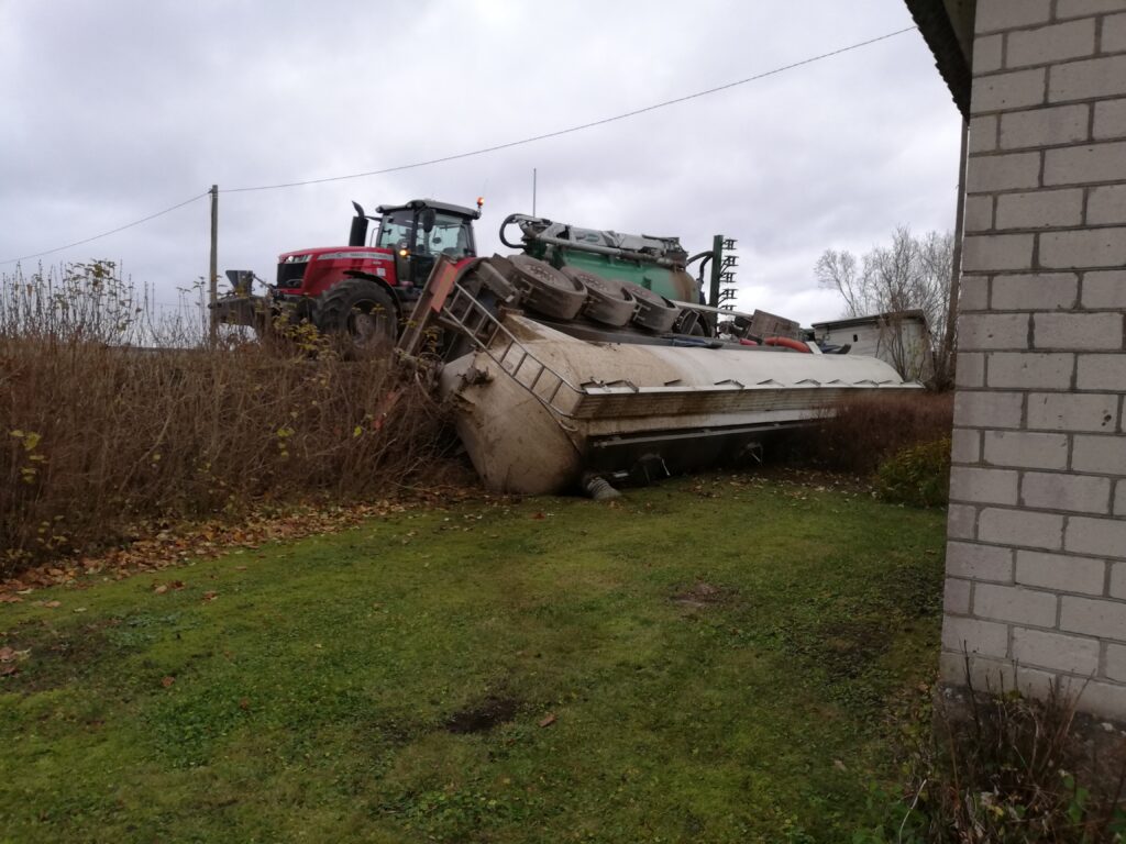 Veoauto kraavis