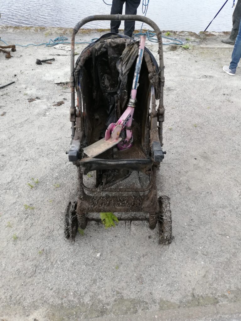 Pärnu jõest auto vintsimine