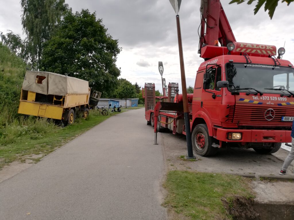 Pärnu jõest auto vintsimine